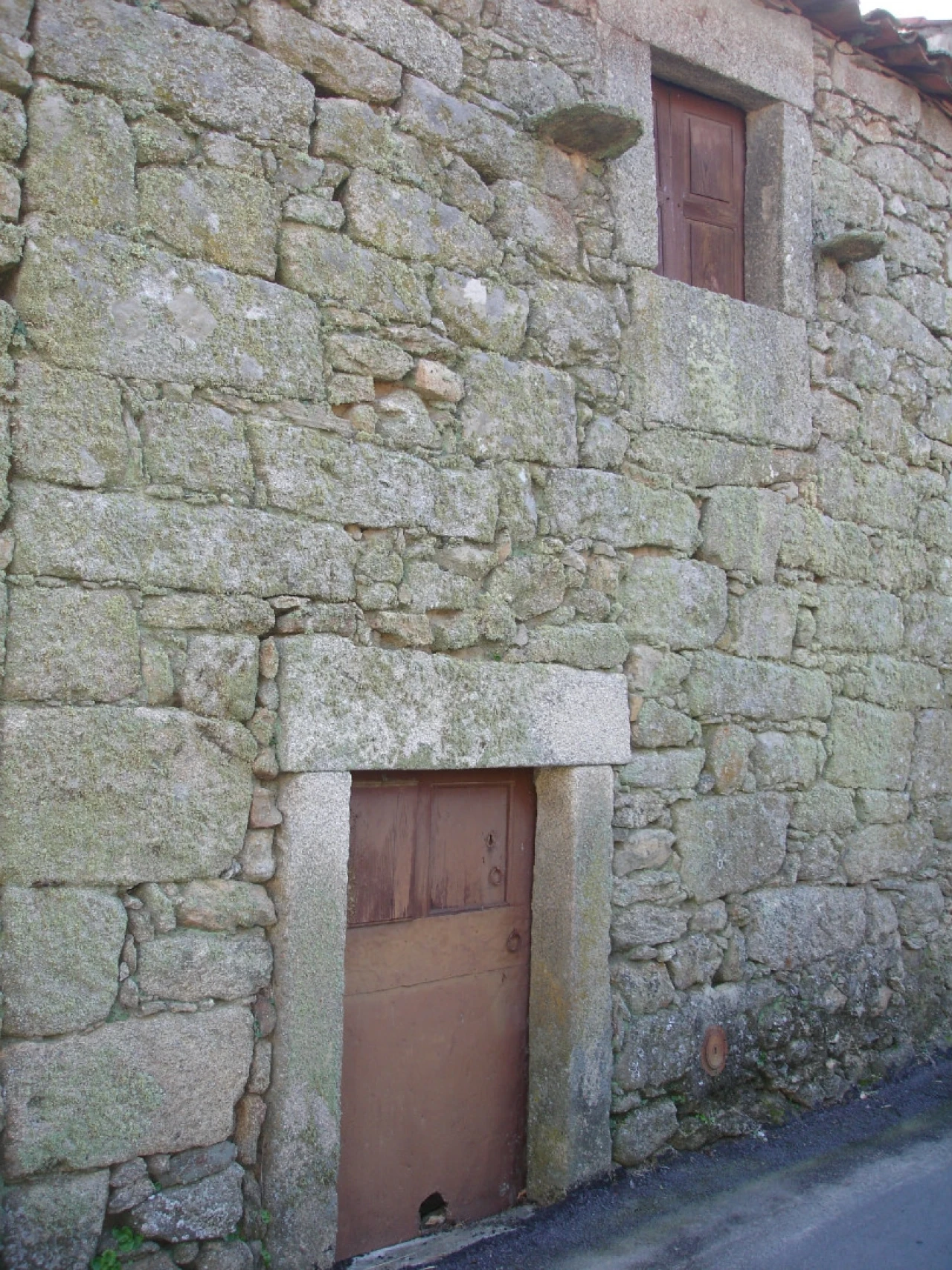 Moradia T2 para Venda em Urros Foto 1