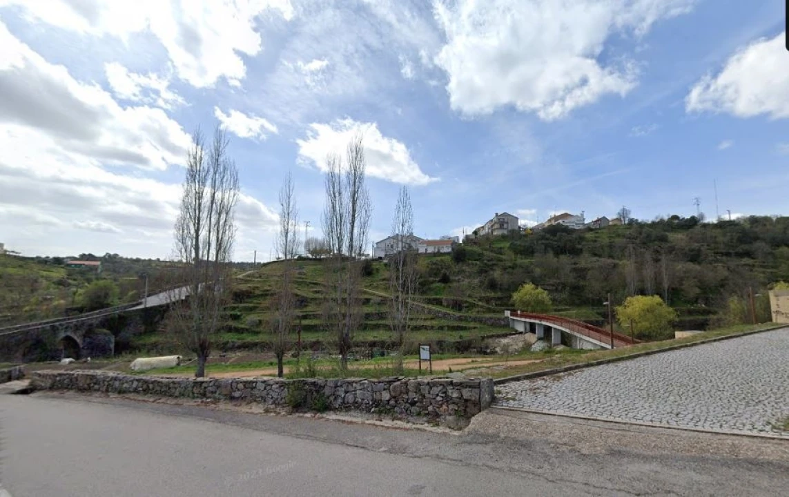 Moradia T3 para Venda em Miranda do Douro Foto 2