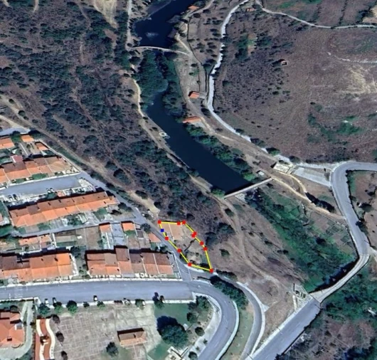 Moradia T3 para Venda em Miranda do Douro Foto 3