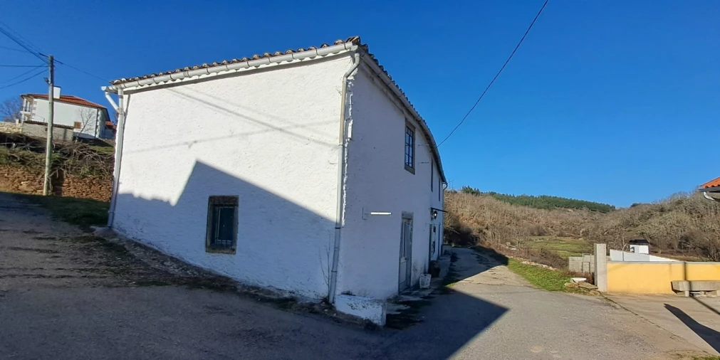 Moradia T3 para Venda em São Martinho de Angueira Foto 4