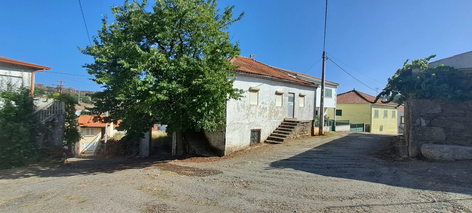 Moradia T4 para Venda em São Martinho de Angueira Foto 5