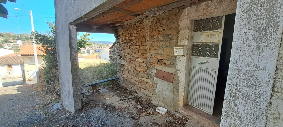 Moradia T4 para Venda em São Martinho de Angueira Foto 8