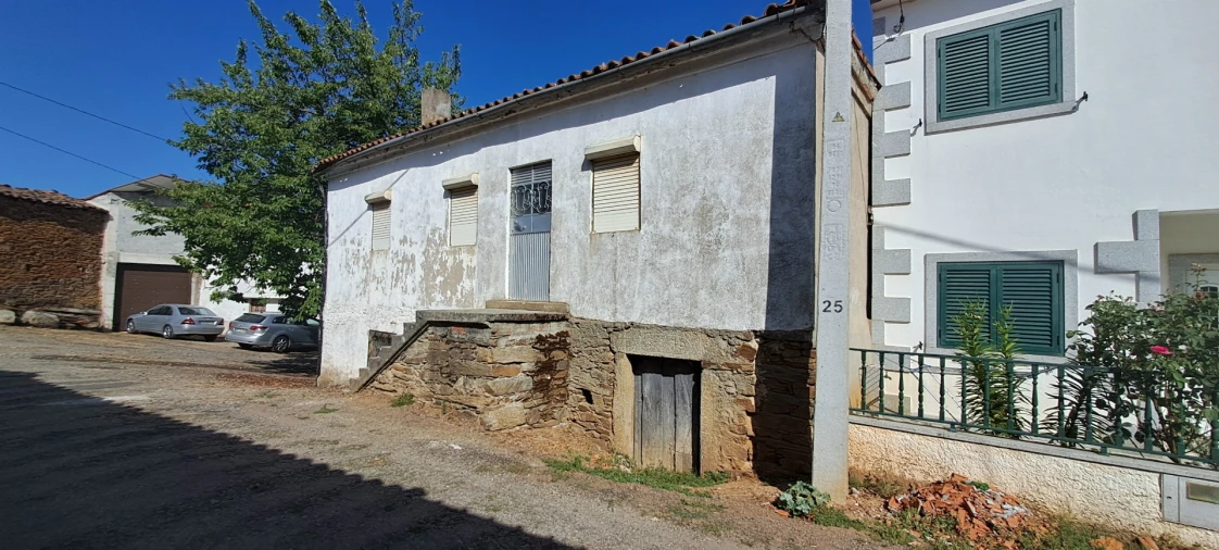 Moradia T4 para Venda em São Martinho de Angueira Foto 4