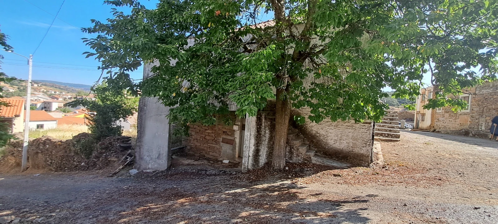 Moradia T4 para Venda em São Martinho de Angueira Foto 7