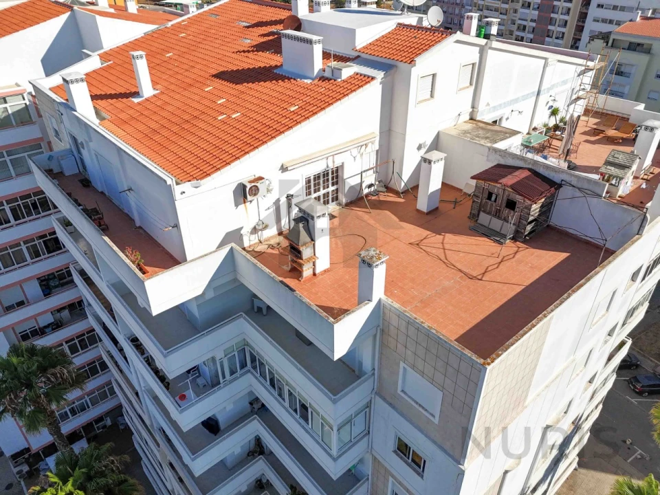 Apartamento T4 para Venda em Portimão Foto 1