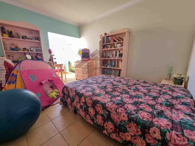 Apartamento T4 para Venda em Portimão Foto 12