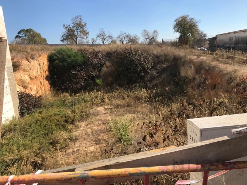 Terreno para Venda em Estômbar e Parchal Foto 1