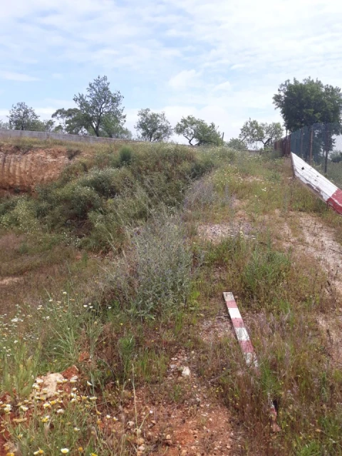 Terreno para Venda em Estômbar e Parchal