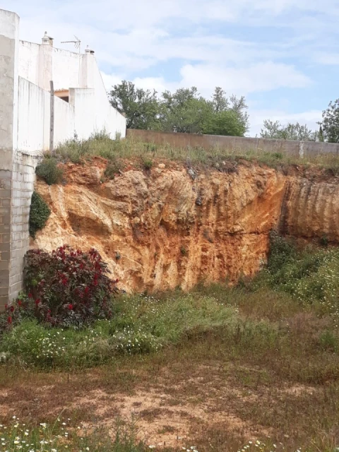 Terreno para Venda em Estômbar e Parchal