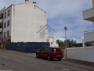 Terreno para Venda em Estômbar e Parchal