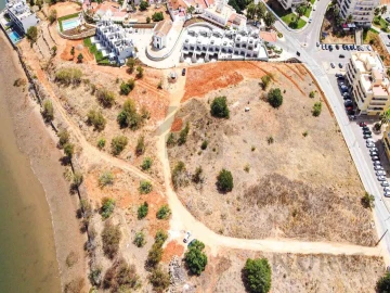 Terreno para Venda em Estômbar e Parchal