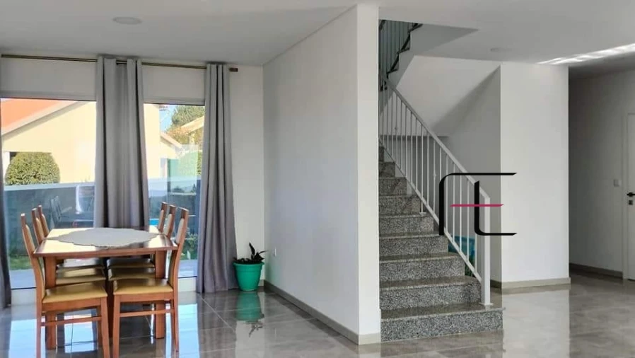 Moradia T3 para Venda em Prazeres Foto 6