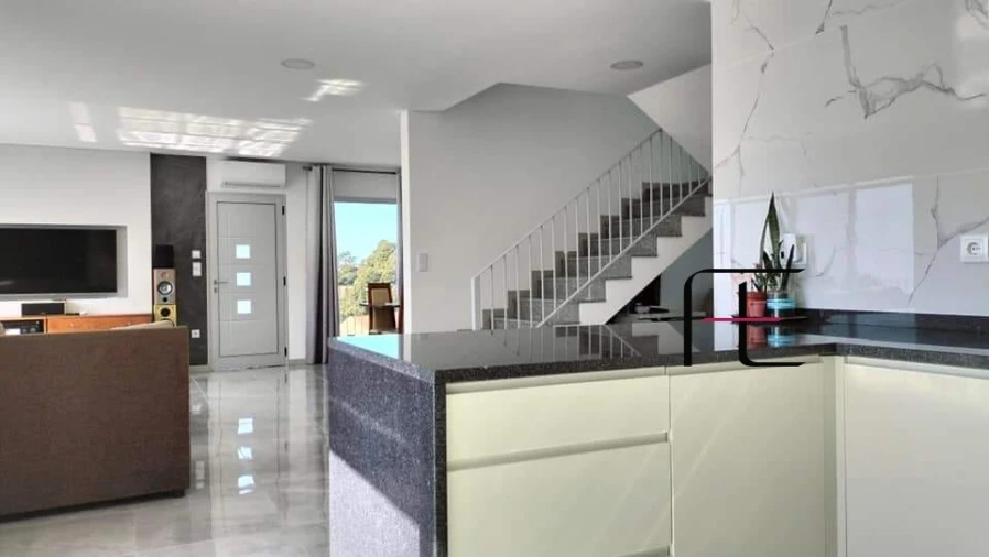 Moradia T3 para Venda em Prazeres Foto 2