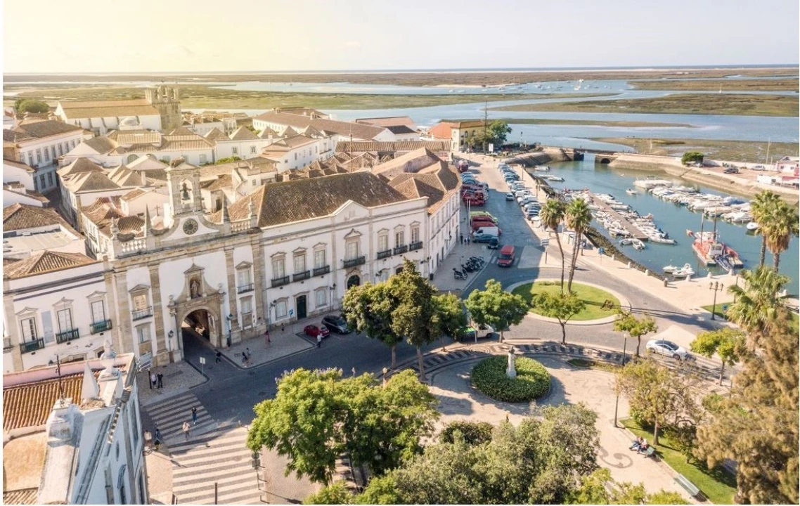 Moradia T10 para Venda em Faro (Sé e São Pedro) Foto 10