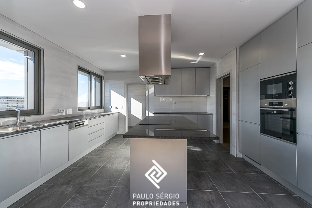 Apartamento T4 para Venda em Ramalde Foto 3