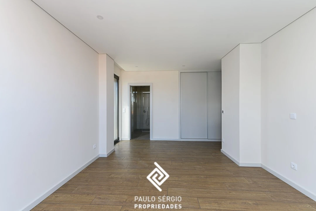 Apartamento T4 para Venda em Ramalde Foto 15