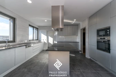 Apartamento T4 para Venda em Ramalde