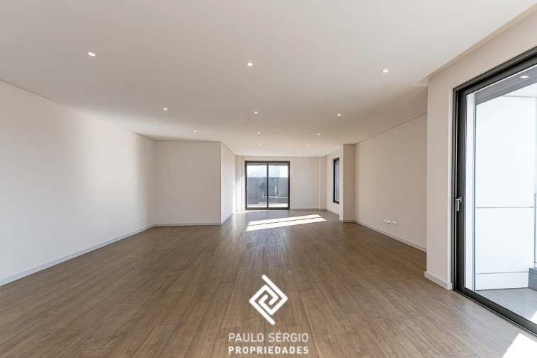 Apartamento T4 para Venda em Ramalde Foto 9