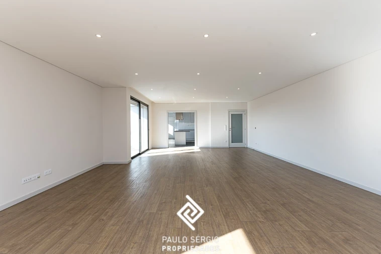 Apartamento T4 para Venda em Ramalde Foto 8