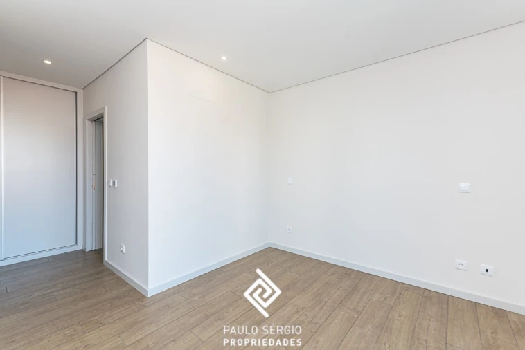 Apartamento T4 para Venda em Ramalde Foto 17