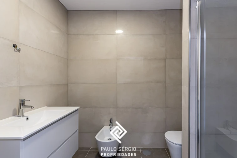 Apartamento T4 para Venda em Ramalde Foto 19