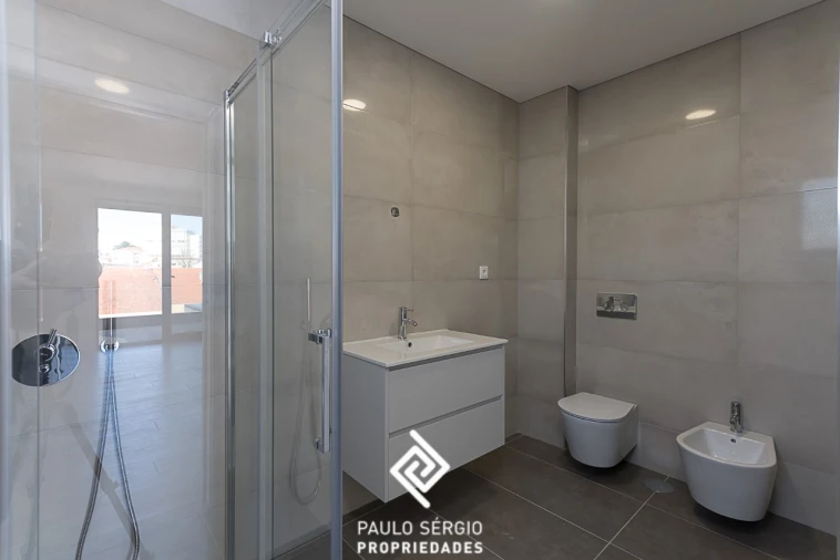 Apartamento T4 para Venda em Ramalde Foto 16