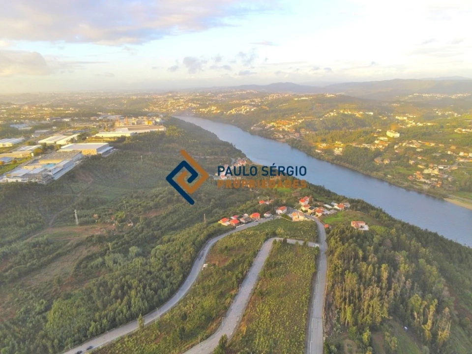 Terreno para Venda em Sandim, Olival, Lever e Crestuma Foto 1