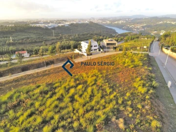 Terreno para Venda em Sandim, Olival, Lever e Crestuma