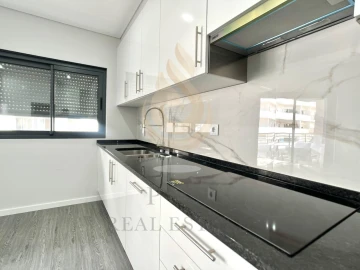 Apartamento T3 para Venda em Quelfes