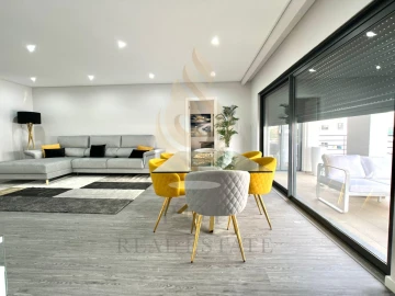 Apartamento T3 para Venda em Quelfes