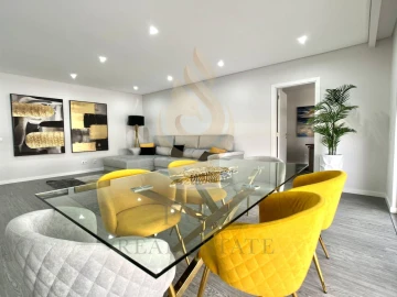 Apartamento T3 para Venda em Quelfes