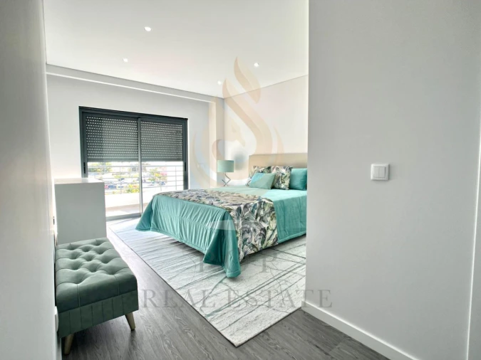 Apartamento T3 para Venda em Quelfes Foto 4