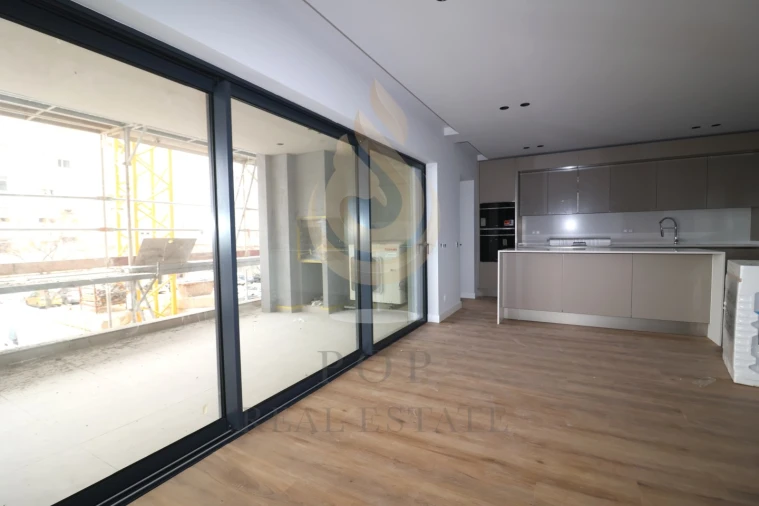 Apartamento T4 para Venda em Faro (Sé e São Pedro) Foto 2
