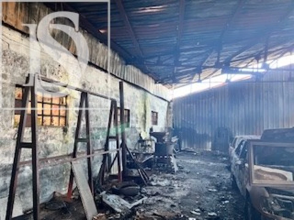 Armazém para Venda em Carvalhosa Foto 3