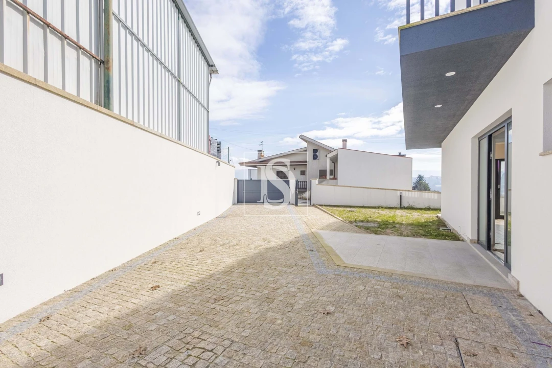 Moradia T3 para Venda em Sobretamega Foto 4