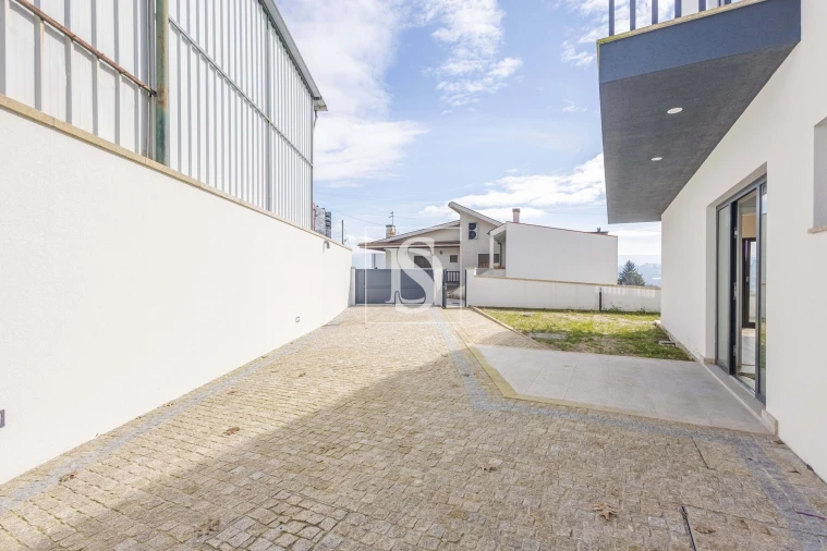 Moradia T3 para Venda em Sobretamega Foto 4