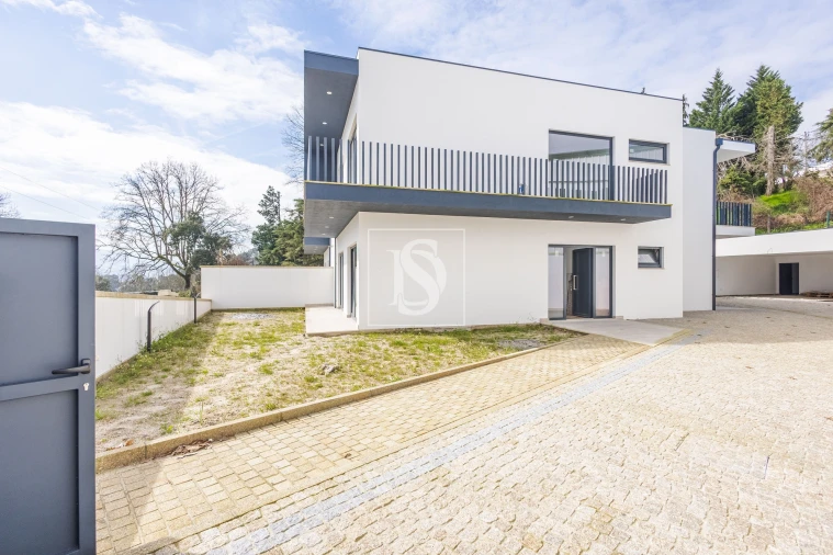 Moradia T3 para Venda em Sobretamega Foto 1