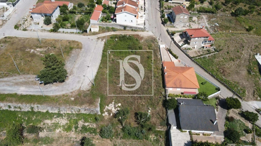 Terreno para Venda em Alpendorada, Várzea e Torrão Foto 1