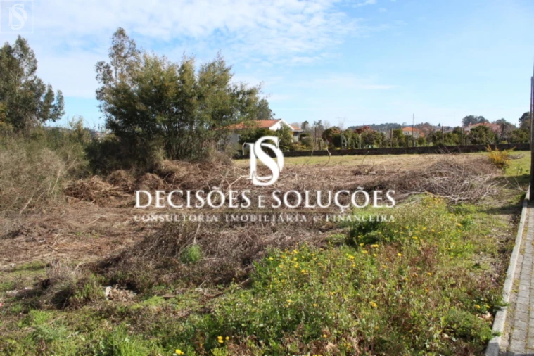 Terreno para Venda em Carvalhosa Foto 2