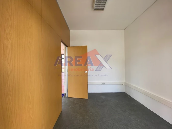 Loja para Arrendamento em O. Azeméis, Riba-Ul, Ul, Macinhata Seixa, Madail Foto 8