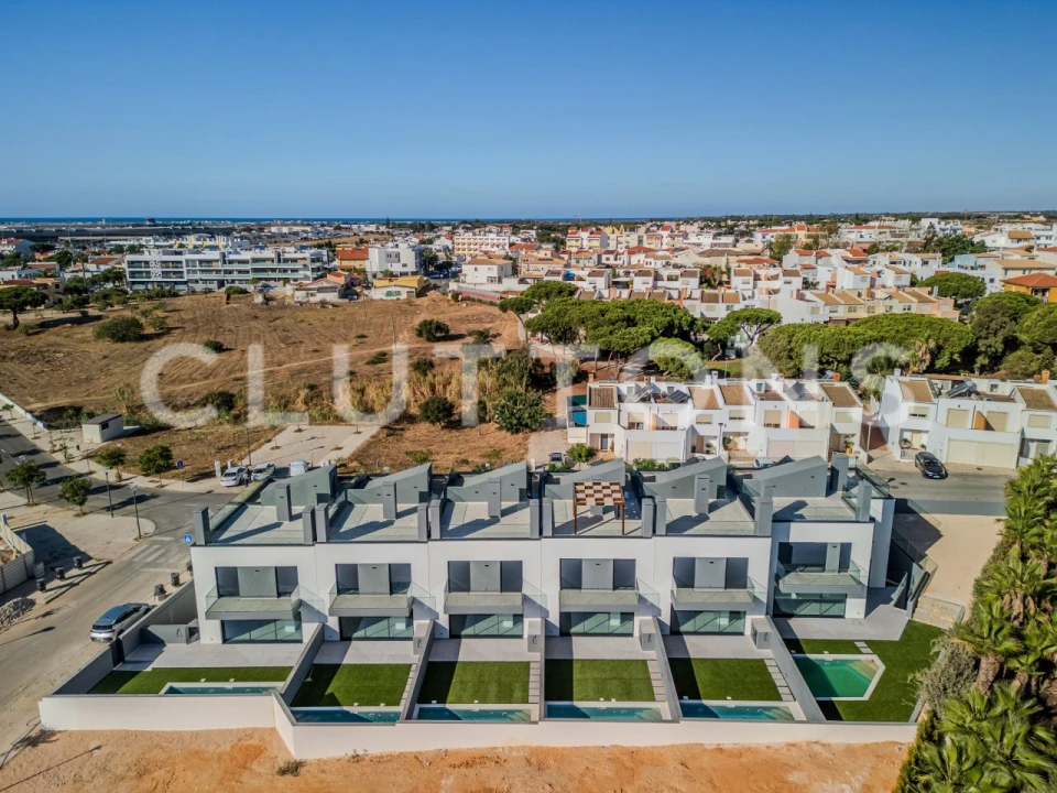 Moradia T4 para Venda em Montenegro Foto 2