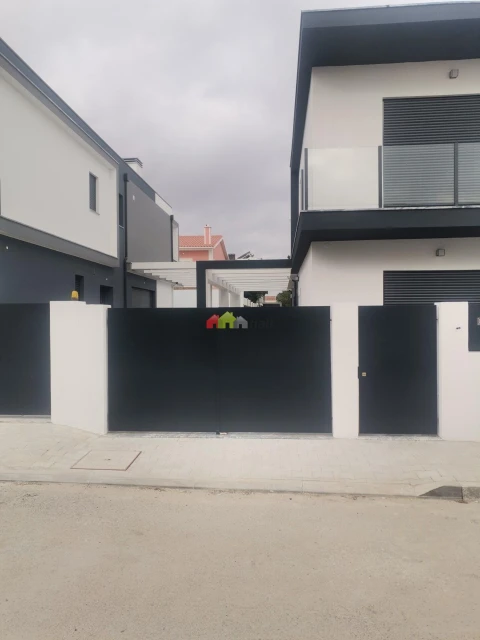 Moradia T3 para Venda em Fernao Ferro