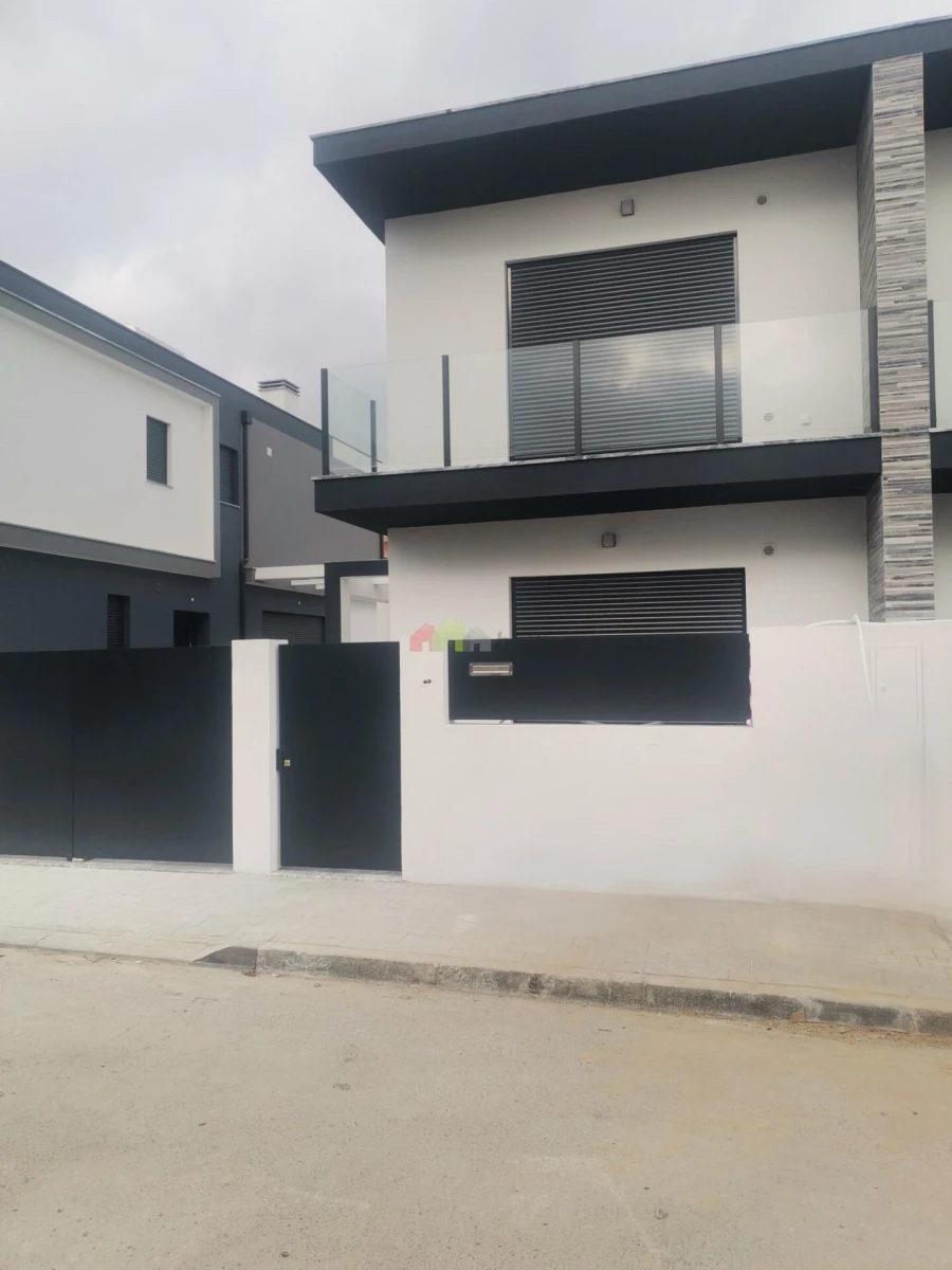 Moradia T3 para Venda em Fernao Ferro Foto 25