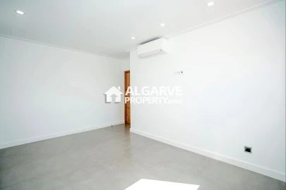 Moradia T5 para Venda em Quarteira