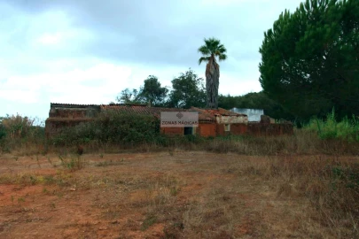 Terreno para Venda em Lagos (São Sebastião e Santa Maria)