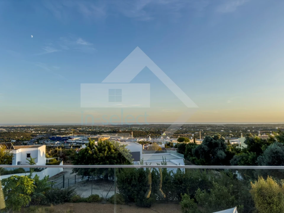 Moradia T4 para Venda em Santa Barbara de Nexe Foto 29