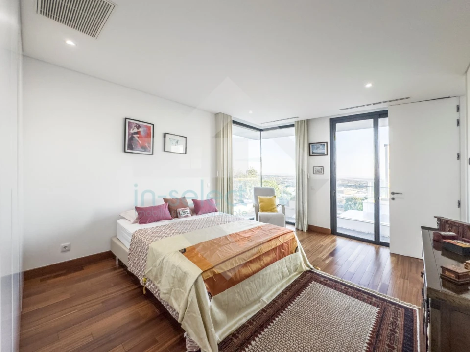Moradia T4 para Venda em Santa Barbara de Nexe Foto 58
