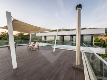 Moradia T4 para Venda em Santa Barbara de Nexe
