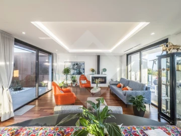 Moradia T4 para Venda em Santa Barbara de Nexe