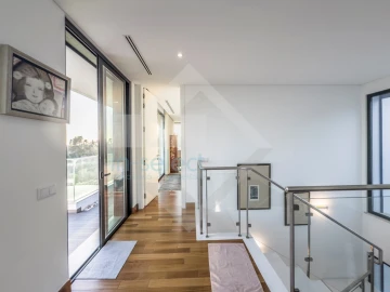 Moradia T4 para Venda em Santa Barbara de Nexe